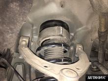 Installing a set of spacers to increase the ground clearance Volkswagen Touareg Lift Kits (leveling kits and coil spring spacer\strut spacer)