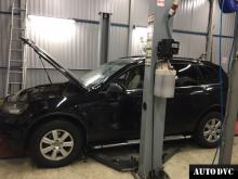 Installing a set of spacers to increase the ground clearance Volkswagen Touareg Lift Kits (leveling kits and coil spring spacer\strut spacer)