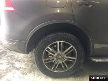 Installing a set of spacers to increase the ground clearance Volkswagen Touareg II Lift Kits (leveling kits and coil spring spacer\strut spacer)