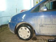Installing a set of spacers to increase the ground clearance Volkswagen Touran Lift Kits (leveling kits and coil spring spacer\strut spacer)
